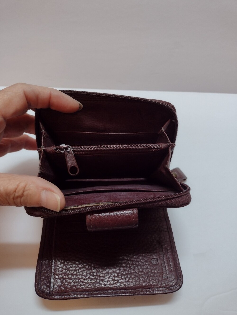 Etienne Aigner Genuine Leather Bi-Fold Wallet Oxblood Pebble Card Holder Logo - Picture 2 of 6